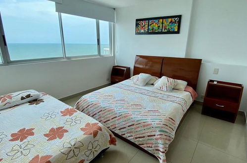 Photo 3 - 2 Bedroom Beachfront Apartment 2p1-al With Pool And Wifi