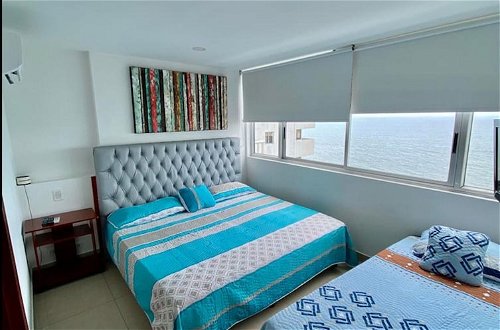Photo 4 - 2 Bedroom Beachfront Apartment 2p1-al With Pool And Wifi