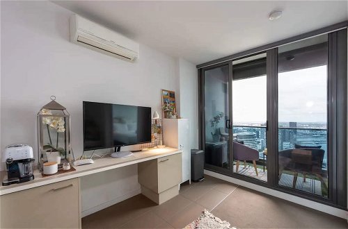Photo 13 - Homely 1BR Apt Near Southern Cross Station w/ Pool