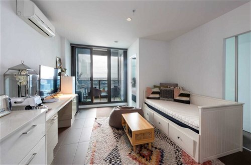 Photo 5 - Homely 1BR Apt Near Southern Cross Station w/ Pool