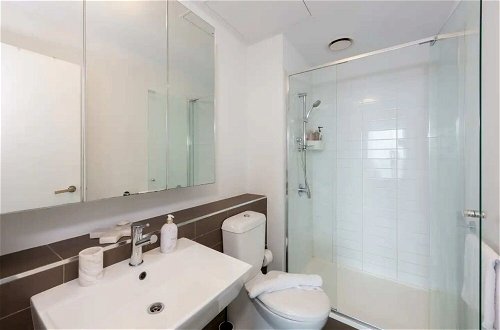 Photo 7 - Homely 1BR Apt Near Southern Cross Station w/ Pool