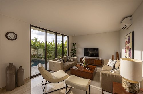 Foto 9 - Top Selling 3 Bedrooms Beachfront Villa in Ketewel