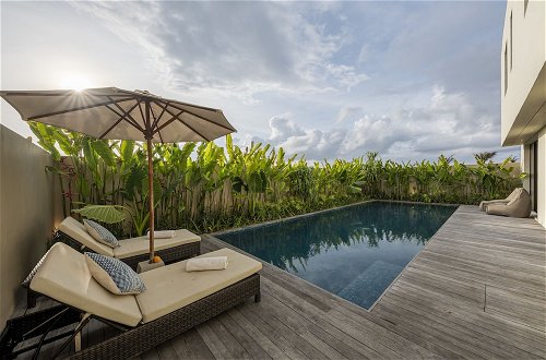 Foto 19 - Top Selling 3 Bedrooms Beachfront Villa in Ketewel