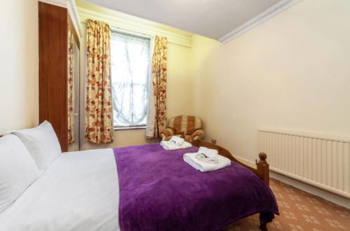 Foto 11 - Large 3-bed Apartment in London Kensington Gardens