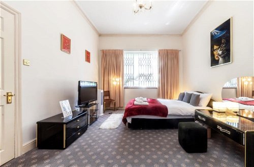 Foto 6 - Large 3-bed Apartment in London Kensington Gardens