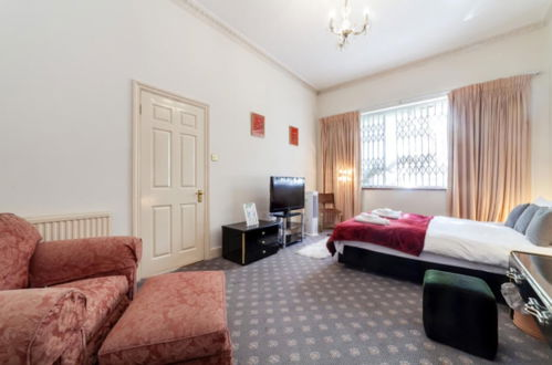Foto 4 - Large 3-bed Apartment in London Kensington Gardens