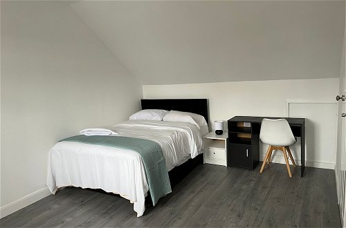Foto 1 - Remarkable 1-bed Studio Apartment in Redbridge