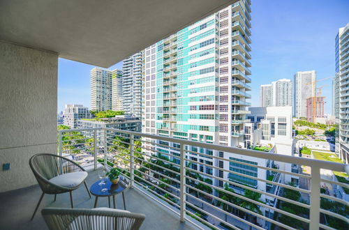 Foto 13 - Awesome 2BR Family Apt at Midblock Miami