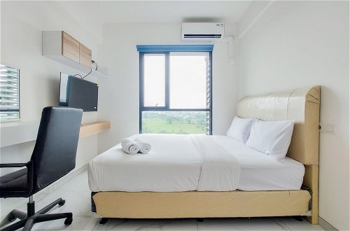 Foto 4 - Homey And Cozy Studio Sky House Alam Sutera Apartment