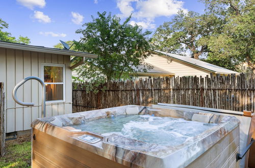 Foto 43 - Blissful Haven With Hot Tub & Fire Pit