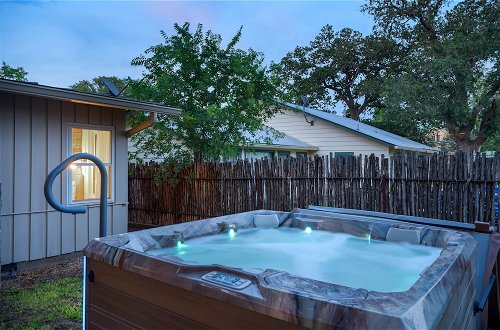 Foto 45 - Blissful Haven With Hot Tub & Fire Pit