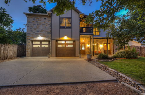 Foto 30 - Luxury Craftsman Home With Hot Tub and Firepit - 1blk to Main