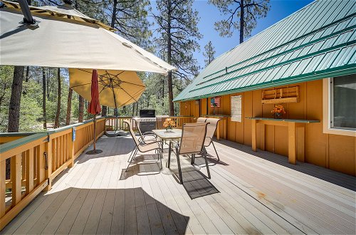 Foto 1 - Tranquil Pine Vacation Home w/ Private Deck