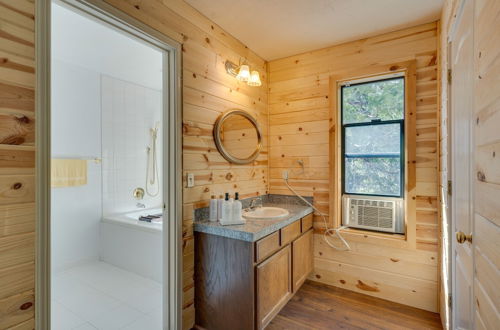 Foto 20 - Charming Cabin Near Kirkwood Ski Resort w/ Hot Tub