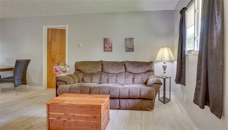 Photo 1 - Cozy Youngstown Apartment w/ Central A/C + Heating