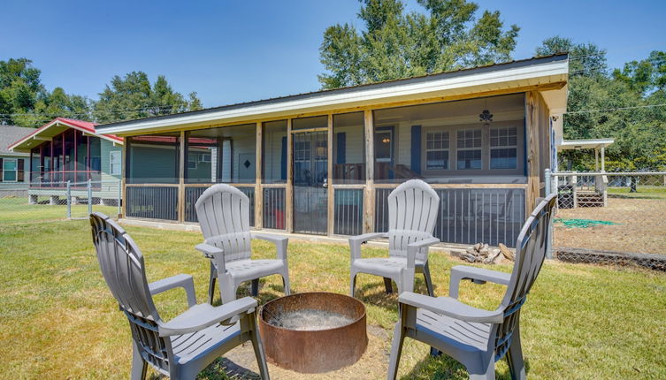 Foto 1 - Lakefront Jonesville Cabin w/ Dock + Fire Pit