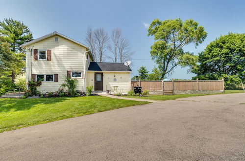 Photo 4 - Walworth Home w/ Hot Tub - Near Golf Courses