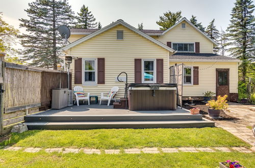 Photo 14 - Walworth Home w/ Hot Tub - Near Golf Courses