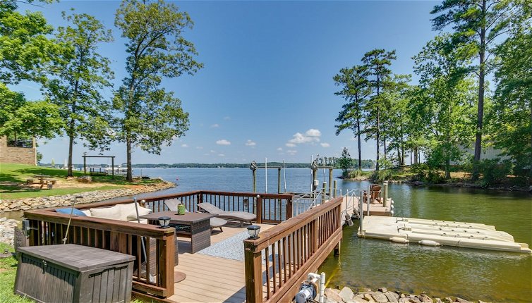 Photo 1 - Lakefront Paradise With Private Deck & Kayaks