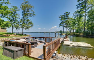 Foto 1 - Lakefront Paradise With Private Deck & Kayaks