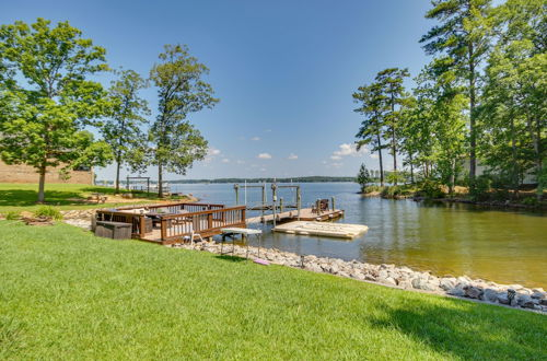 Photo 4 - Lakefront Paradise With Private Deck & Kayaks