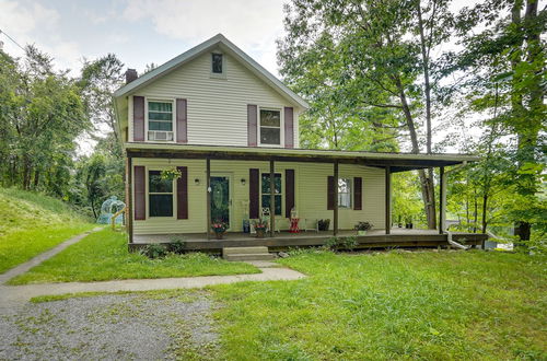 Foto 1 - Lakefront West Sand Lake Home w/ Beach Access