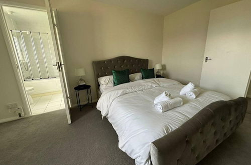 Foto 5 - Beautiful 3-bed Apartment in Swansea