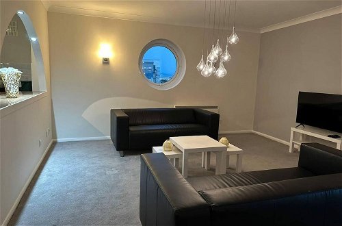 Foto 15 - Beautiful 3-bed Apartment in Swansea