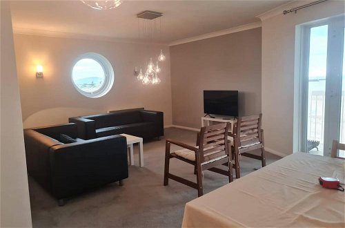 Foto 4 - Beautiful 3-bed Apartment in Swansea