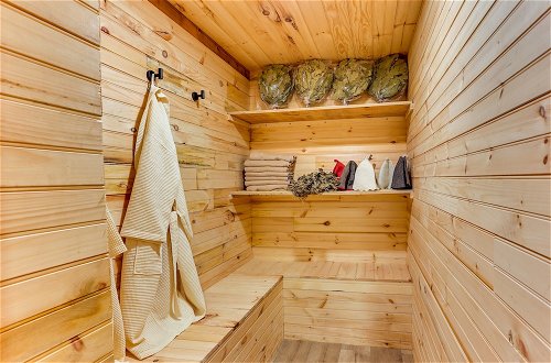 Photo 23 - Canadensis Vacation Rental w/ Hot Tub & Sauna