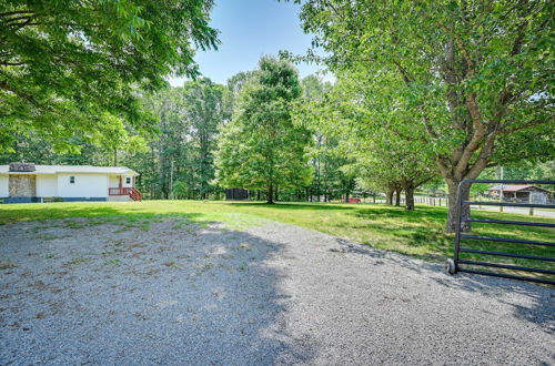 Photo 6 - Rustic Russell Springs Home Near Marina & Lake