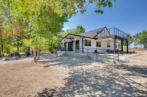 Foto 7 - Mckinney Ranch Home w/ Patios + Lake View