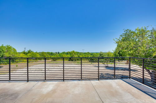 Foto 19 - Mckinney Ranch Home w/ Patios + Lake View