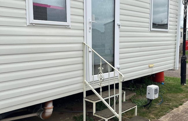 3 Bedroom 6 Berth Pets go Free van With Decking - Photo 23