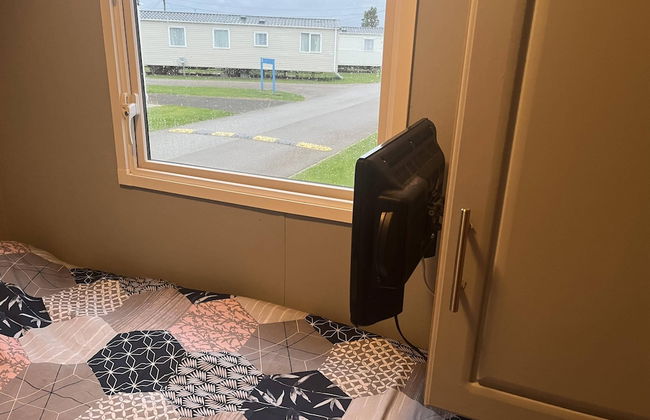 3 Bedroom 6 Berth Pets go Free van With Decking - Photo 14