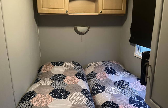 3 Bedroom 6 Berth Pets go Free van With Decking - Photo 2