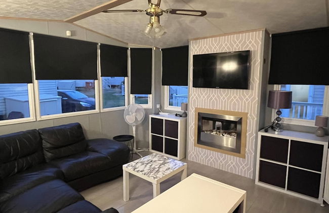 3 Bedroom 6 Berth Pets go Free van With Decking - Photo 7