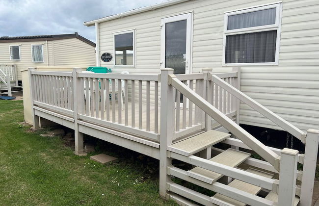 3 Bedroom 6 Berth Pets go Free van With Decking - Photo 1