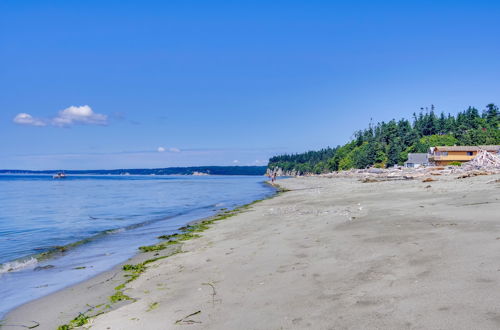 Foto 10 - Whidbey Island Oasis: Walk to Beach, Hot Tub, View