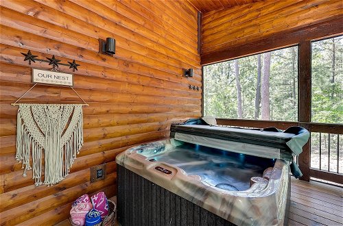 Foto 2 - Cozy Broken Bow Rental Cabin w/ Private Hot Tub