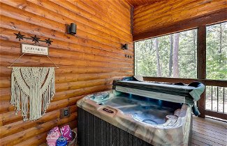 Foto 2 - Cozy Broken Bow Rental Cabin w/ Private Hot Tub