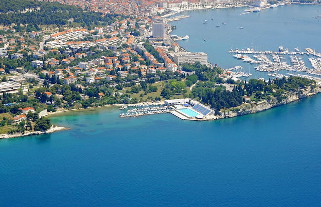 A3 - Luxury apt w big Balcony, 4 min Walk to Beach - Photo 37