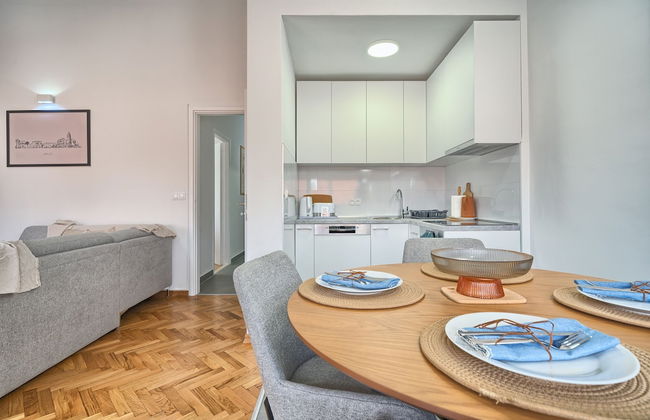 A3 - Luxury apt w big Balcony, 4 min Walk to Beach - Photo 22