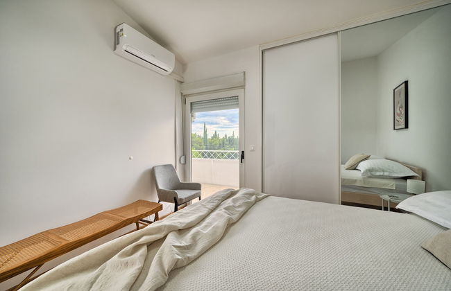 A3 - Luxury apt w big Balcony, 4 min Walk to Beach - Photo 6