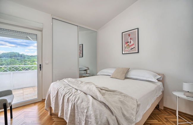 A3 - Luxury apt w big Balcony, 4 min Walk to Beach - Photo 2