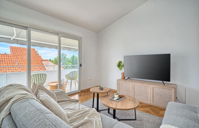 A3 - Luxury apt w big Balcony, 4 min Walk to Beach - Photo 10
