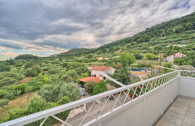 A3 - Luxury apt w big Balcony, 4 min Walk to Beach - Photo 1