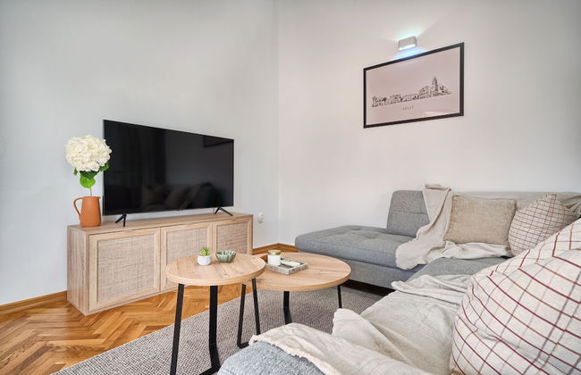 A3 - Luxury apt w big Balcony, 4 min Walk to Beach - Photo 11