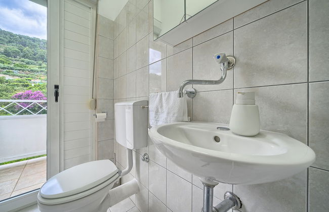 A3 - Luxury apt w big Balcony, 4 min Walk to Beach - Photo 15
