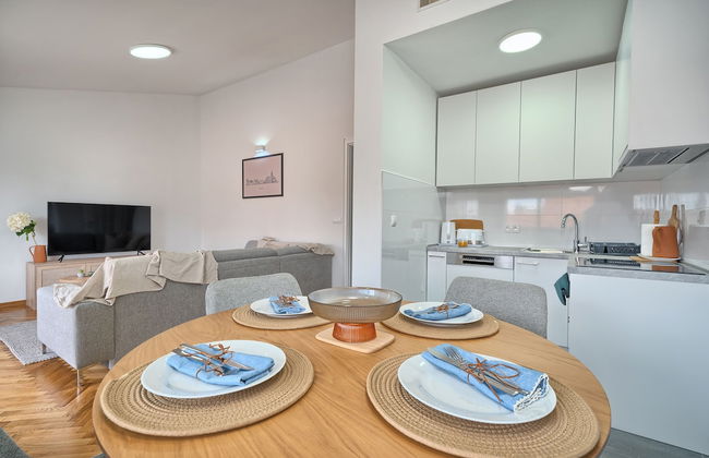 A3 - Luxury apt w big Balcony, 4 min Walk to Beach - Photo 20